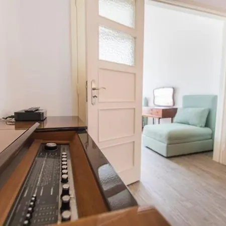 Vintage Top Roof Apartment Lisbon
